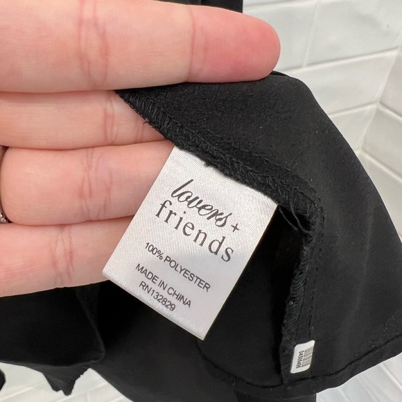 𝅺LOVERS + Friends stay longer cold shoulder bell sleeve top - Picture 10 of 11